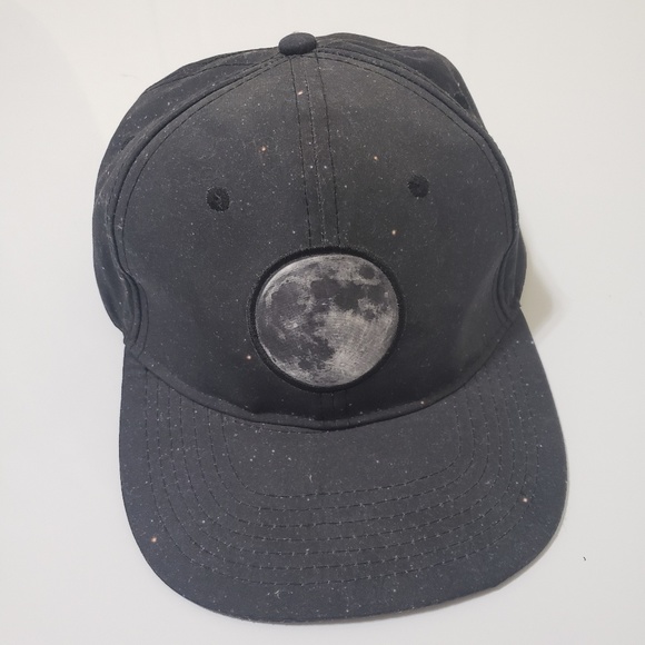 Accessories - Full moon cap